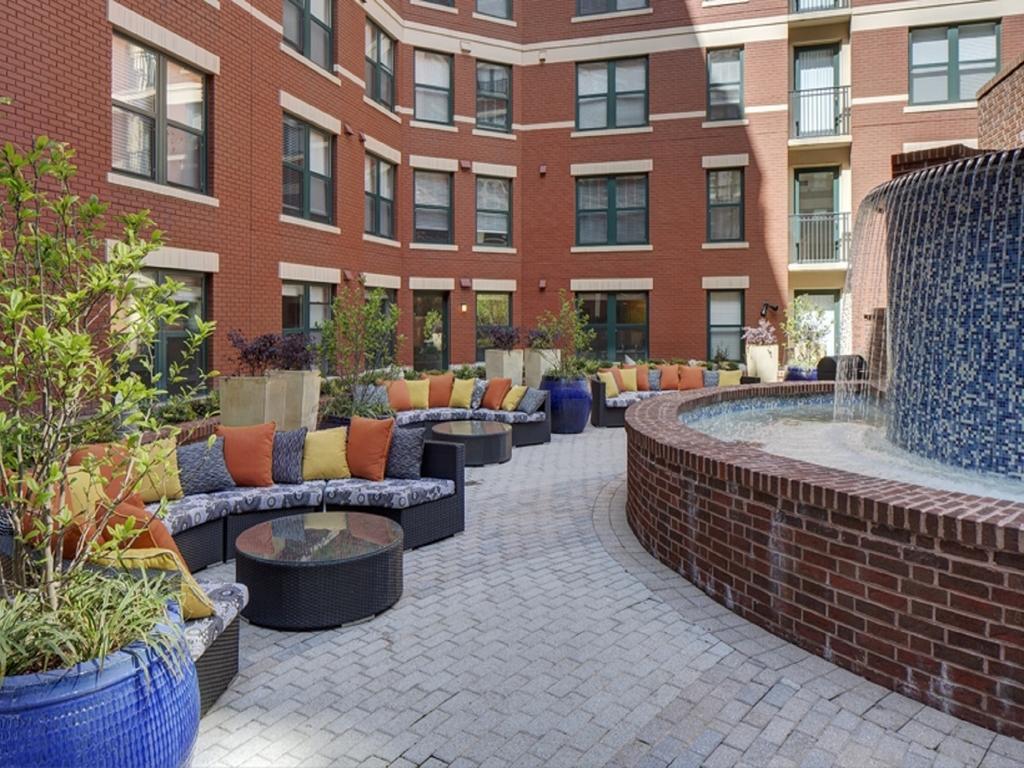 Global Luxury Suites At Thomas Circle Вашингтон Екстериор снимка