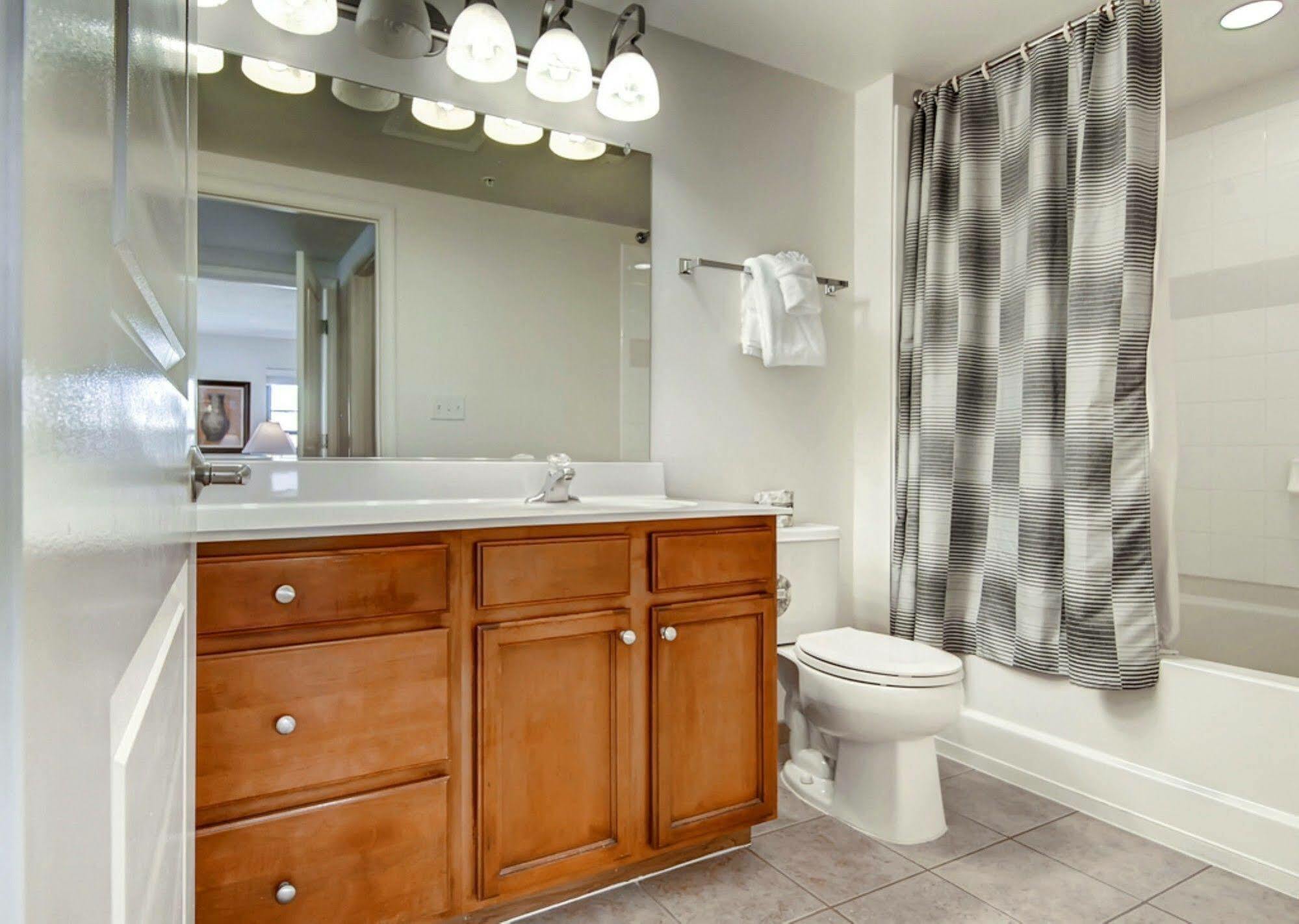 Global Luxury Suites At Thomas Circle Вашингтон Екстериор снимка