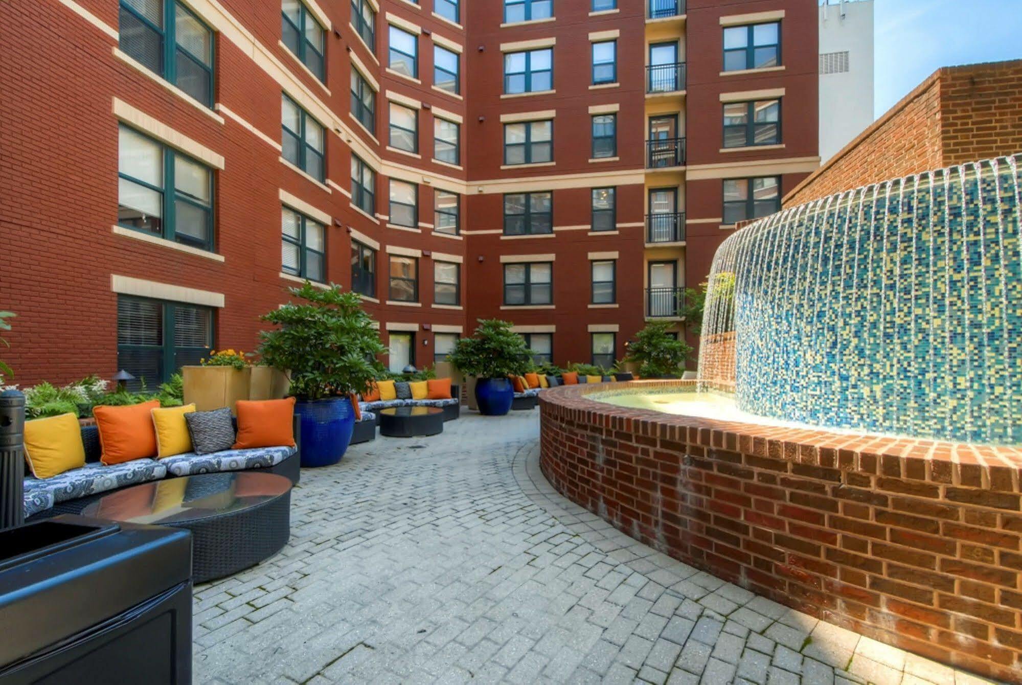 Global Luxury Suites At Thomas Circle Вашингтон Екстериор снимка