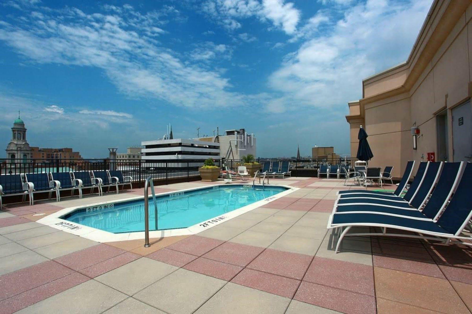 Global Luxury Suites At Thomas Circle Вашингтон Екстериор снимка