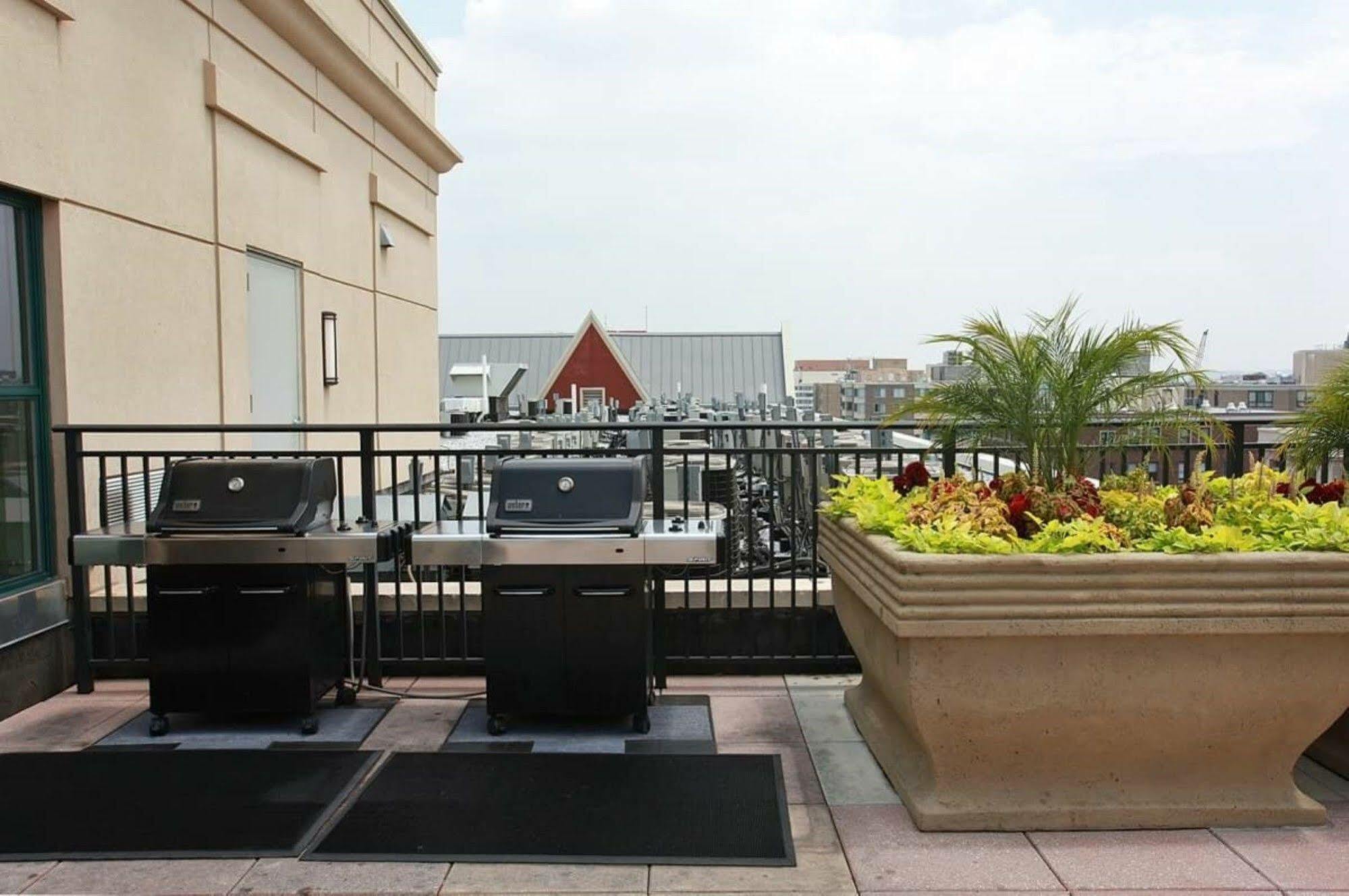 Global Luxury Suites At Thomas Circle Вашингтон Екстериор снимка